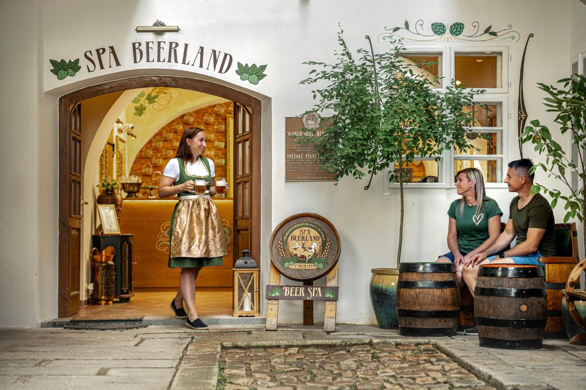 Spa Beerland - At The Golden Lamb Plzen Exterior photo